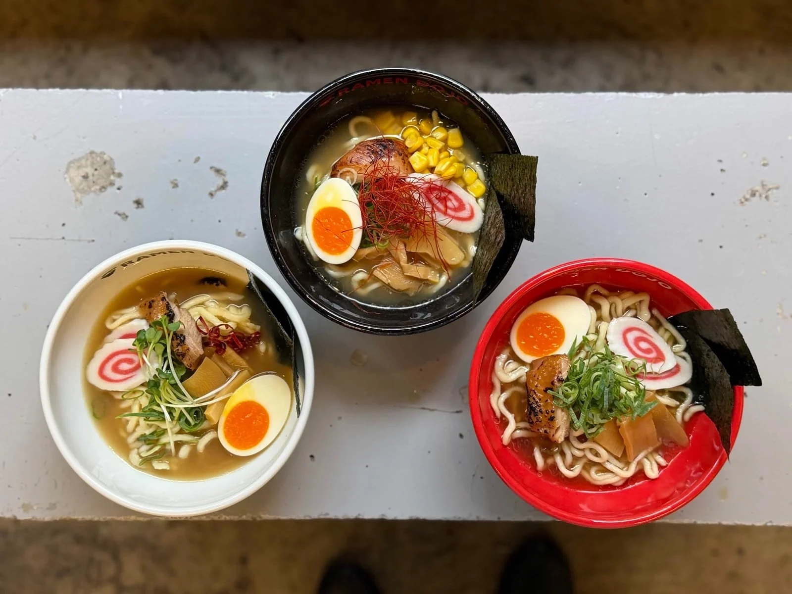 3種類のラーメンを食べ比べ